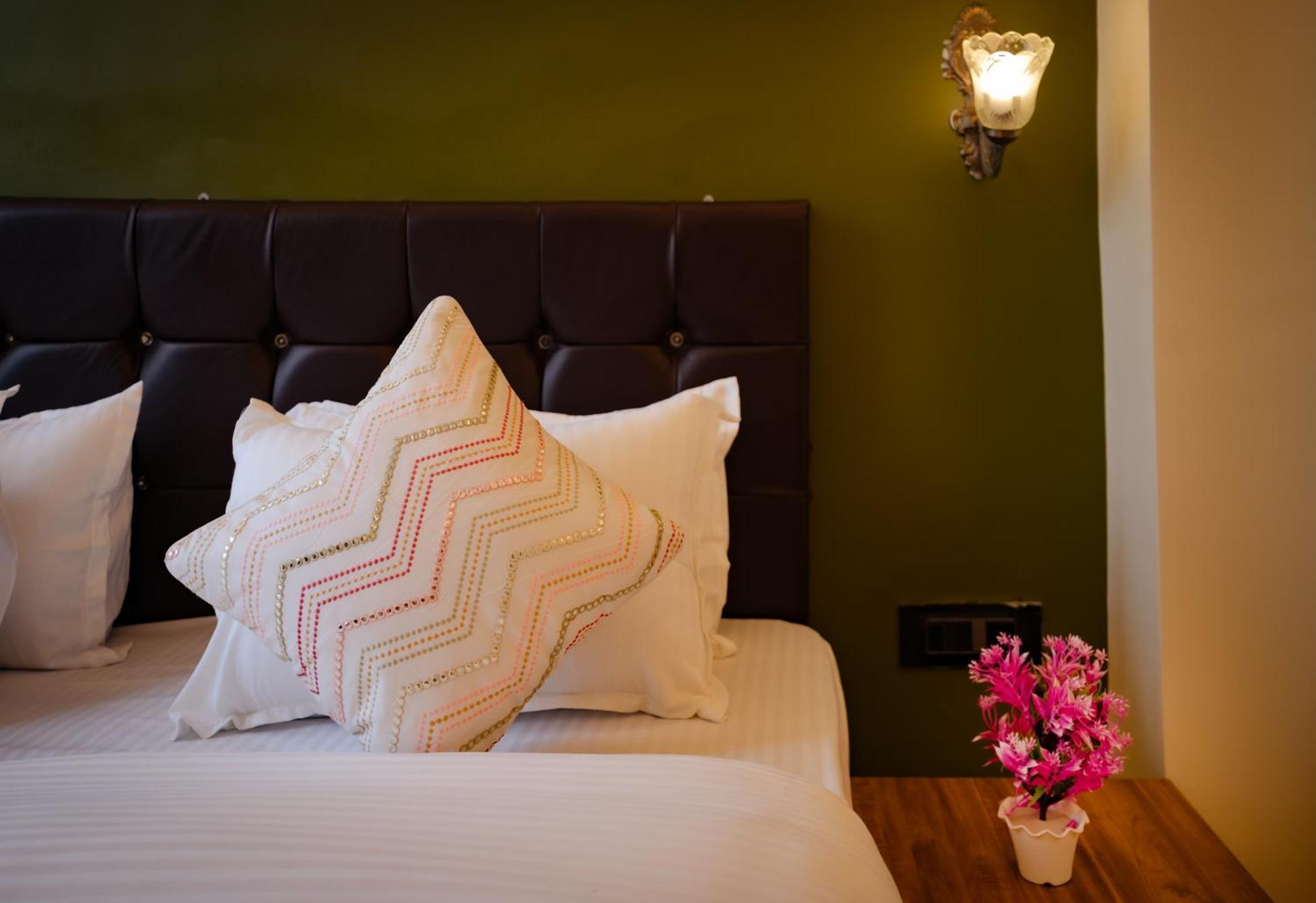 Tripli Hotels Silver Shine Waranasi Zewnętrze zdjęcie