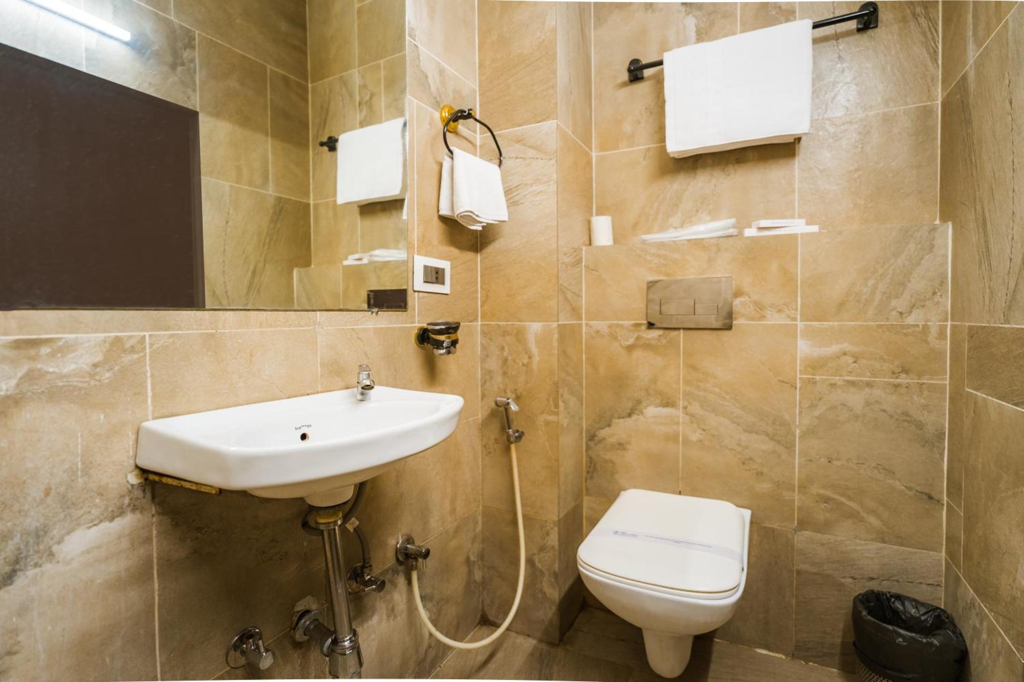 Tripli Hotels Silver Shine Waranasi Zewnętrze zdjęcie